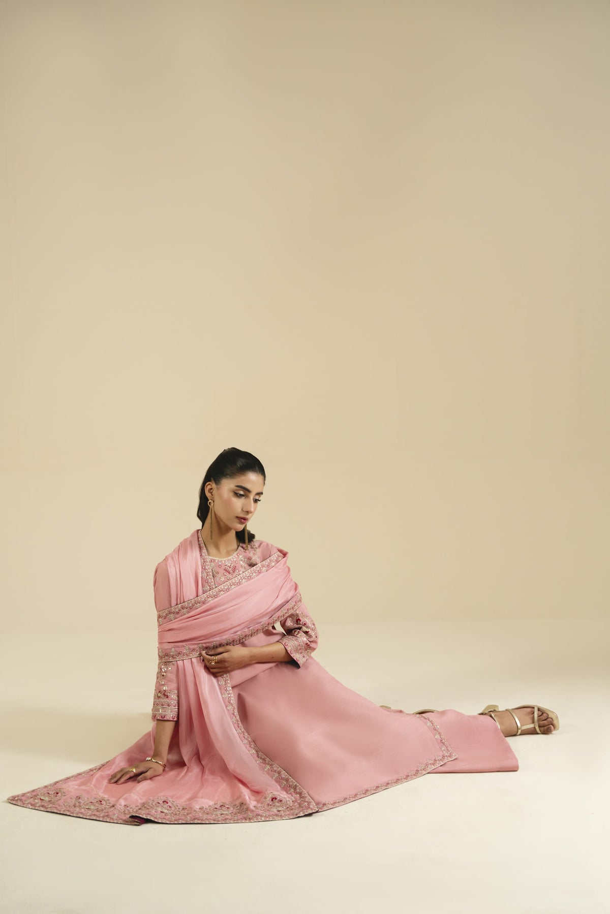 Why Raw Silk is One of the Most Loved Fabrics for Festive Wear